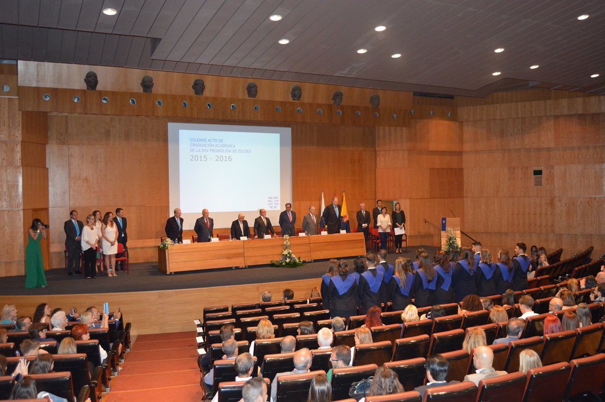 infecar's tweet photo. Solemne Acto de Graduación Académica de la XXV Promoción de @escoex 2015-2016 celebrado hoy en INFECAR. https://t.co/7QwoaTFFlN