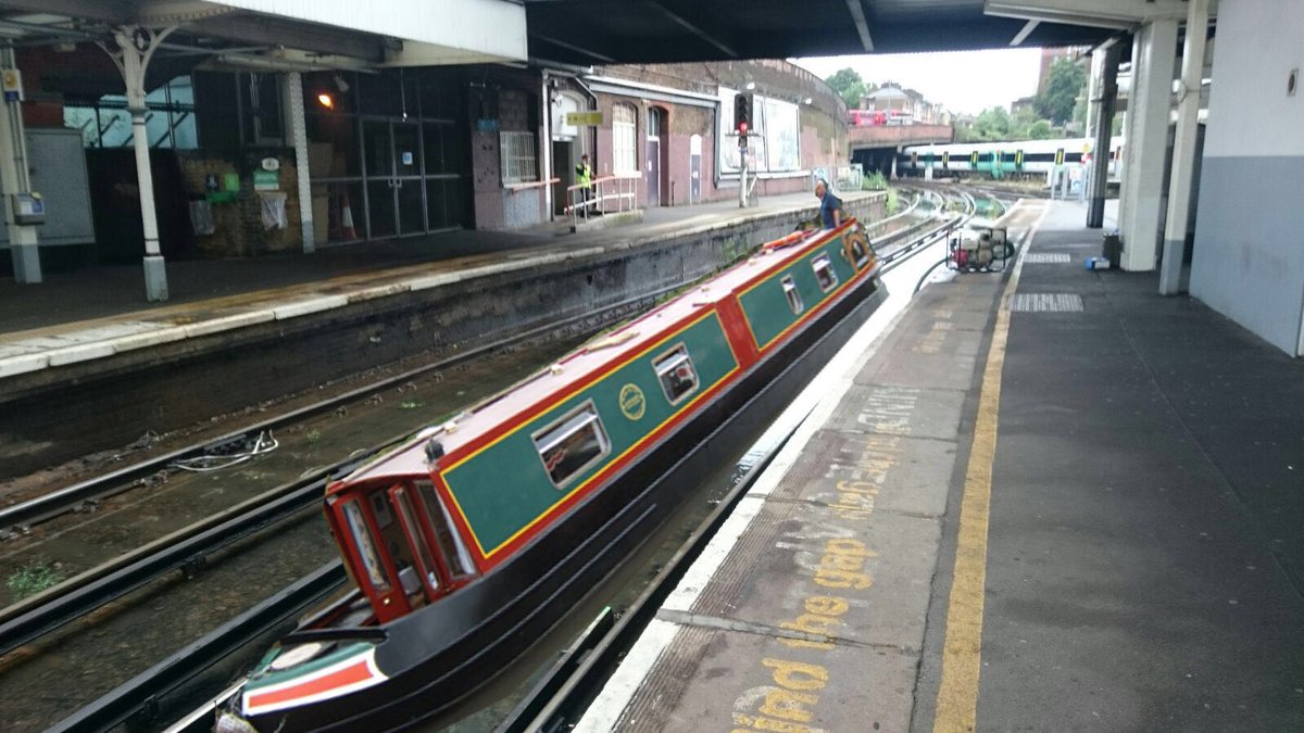 shiva3000lab's tweet image. My barge to work this morning #LondonFloods @gazkoala @SouthernRailUK #claphamjunction #londonstorm