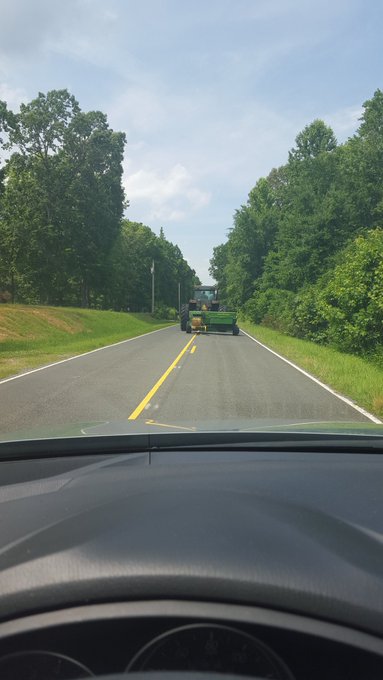 Loving all the beautiful horse farms in NC but the traffic issues are unique! Lol https://t.co/jYuZ6