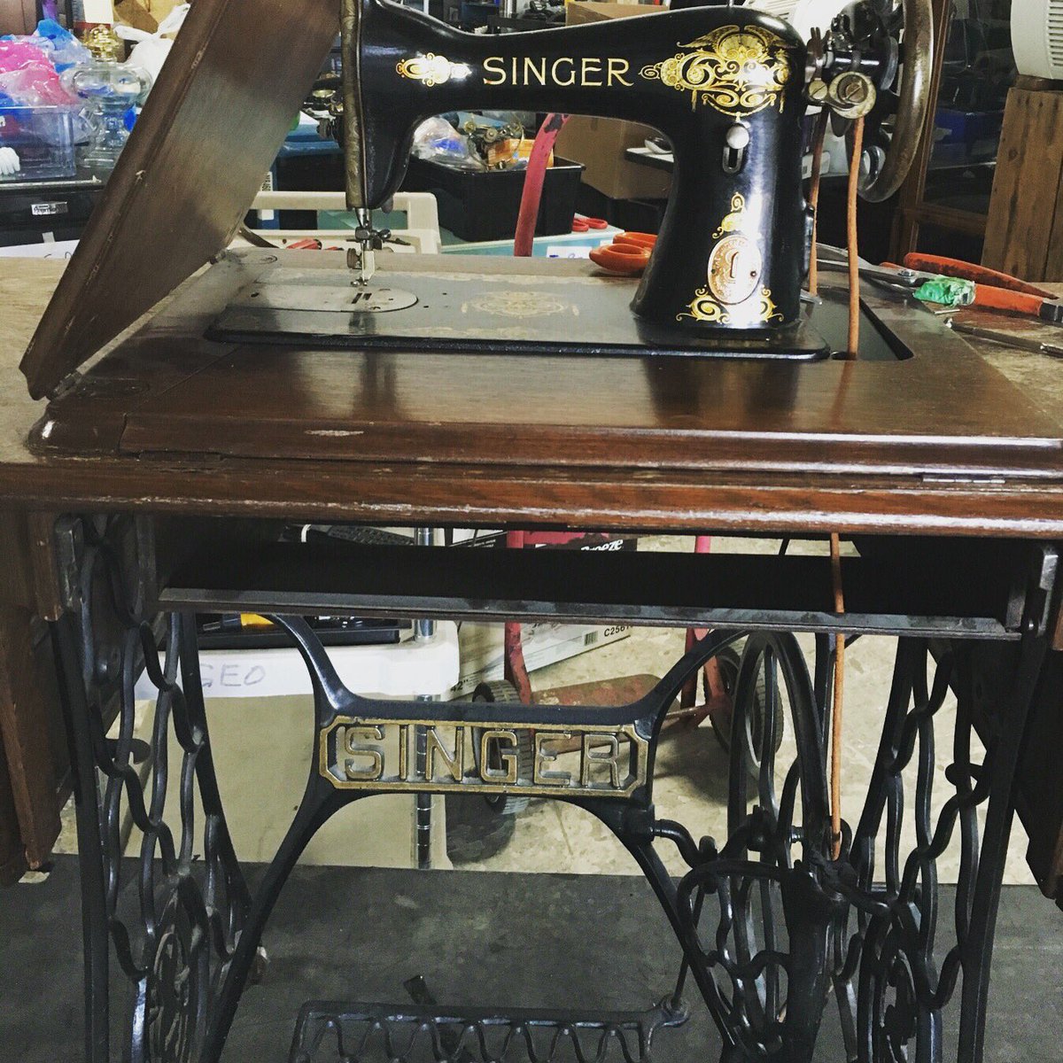 Had to share this #Singer #sowingmachine donation for #ThrowbackThursday! #TBT