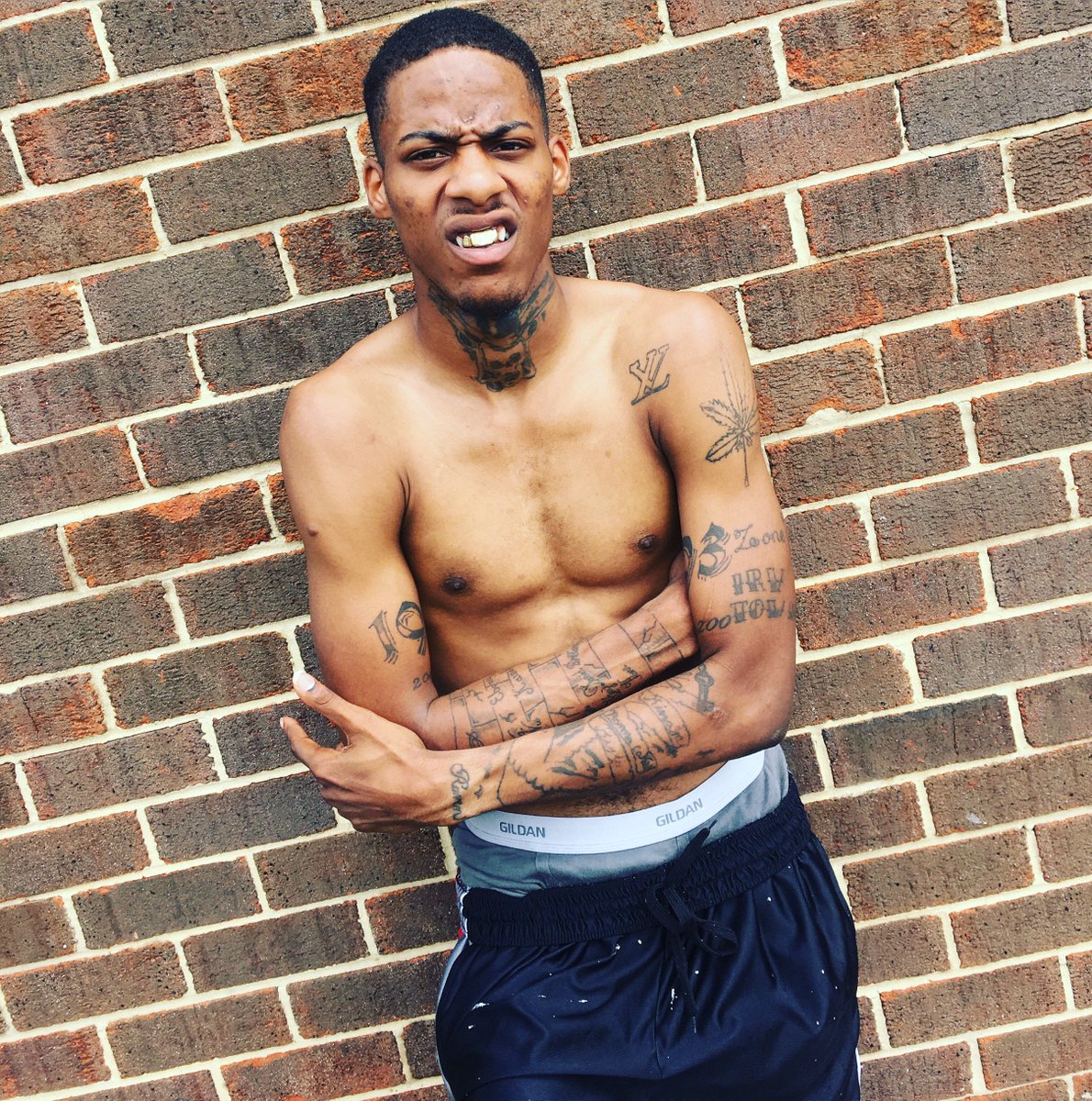 4200_los's tweet photo. 🏊🏾🏊🏾🏄🏾🏄🏾💯💯Pool https://t.co/Hc7qkSIeMp