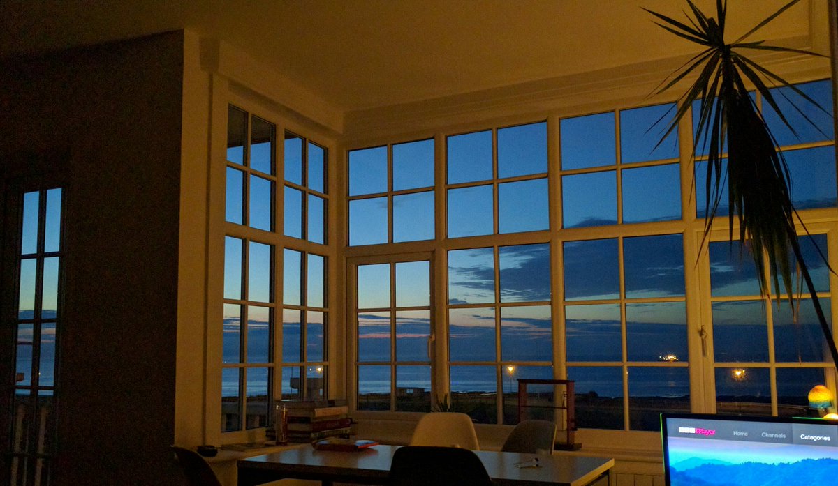 dr_juliefreeman's tweet image. The real world trumps Photoshop #margate #paintedwindow