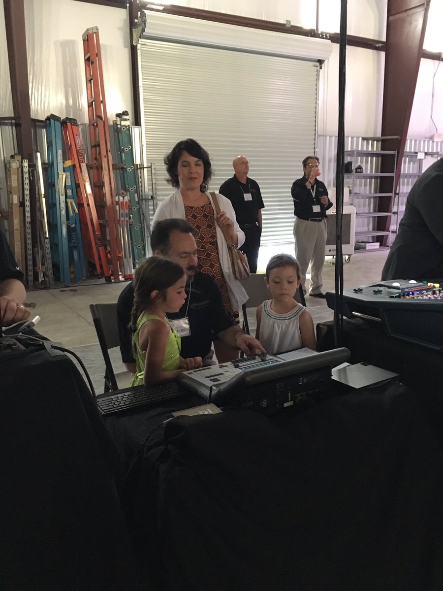 meganfire's tweet image. .@SLIntegrated a family company! #techusout