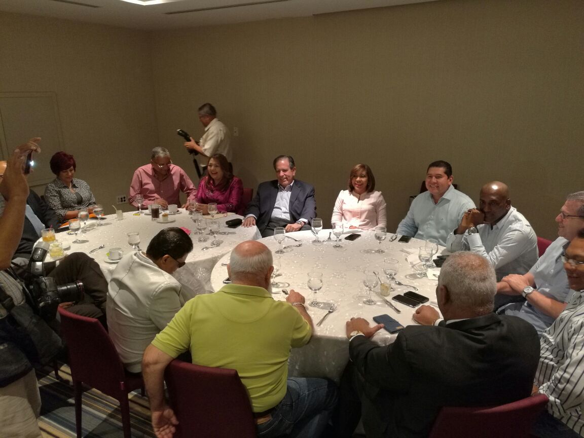 Reunido con diputados de la Bancada  CD,  consolidando respaldo de la mayoría en elección presidencial #ANPMA