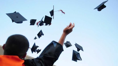 LightyearApp's tweet photo. Upcoming grads, here's some tips for you! https://t.co/oNjM5211i3 https://t.co/HF9UJfH4Tr