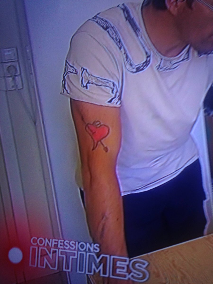 Lou_0_0's tweet image. Pardon, mais c'est quoi ce tatouage ? #confessionsintimes