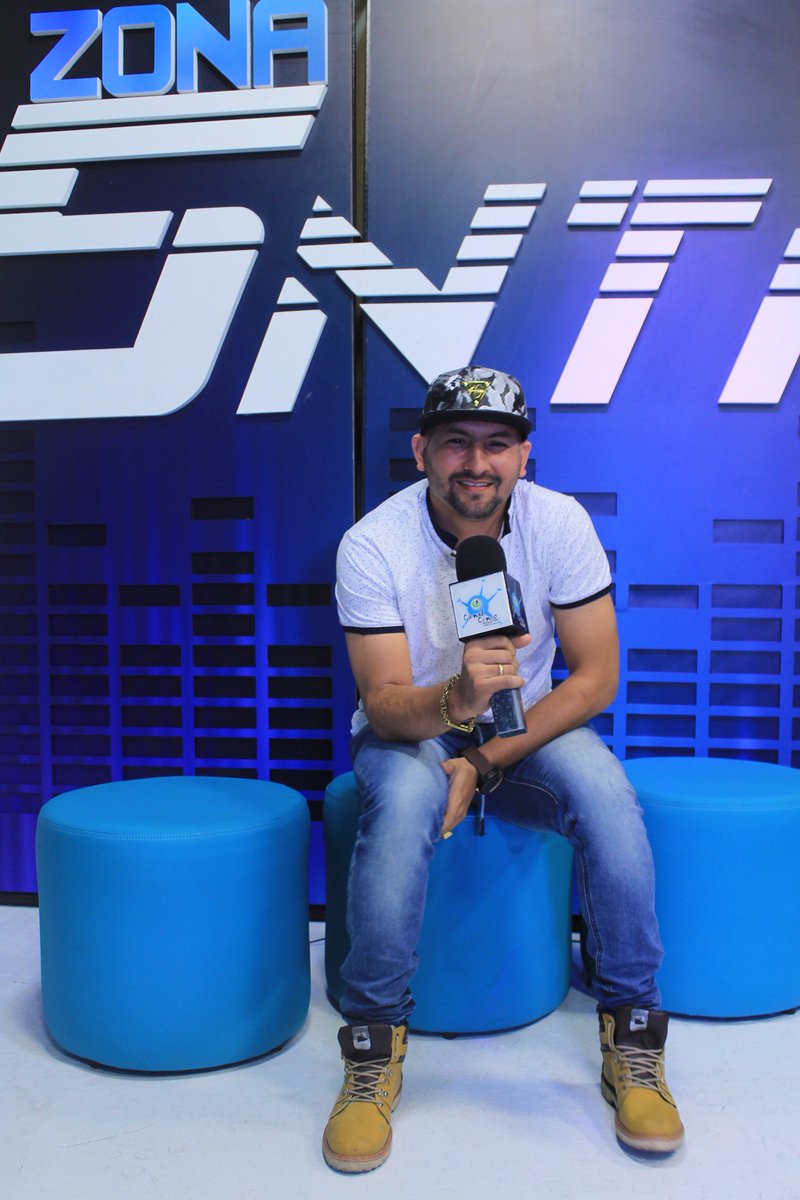 Canal5TuCanal's tweet photo. En vivo en @tucanal5 y #Zona5nTrol #AdieR nos presenta su nuevo vΓdeo #SexyCrazy https://t.co/XtlRBdBjgQ https://t.co/QJwVKnUOvN