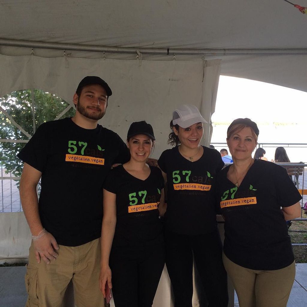 57Vegane's tweet photo. Nous vous attendons! 🤗 #legrandpoutinefest #57cals
Representing the #vegan community! https://t.co/zGnYULLMSN https://t.co/rzNcI2hr99