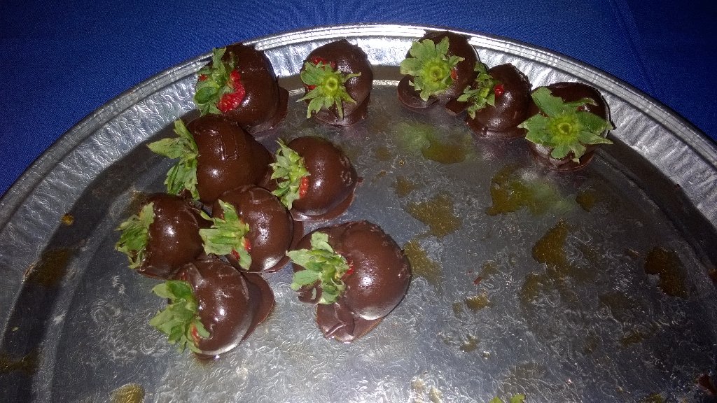 harrowhawks1's tweet photo. Yup.....the best chocolate covered strawberries in the world! Thanks Mrs.R, Mrs.B, and Mrs. Wood. #forthegrads https://t.co/Q8jOKaceWf