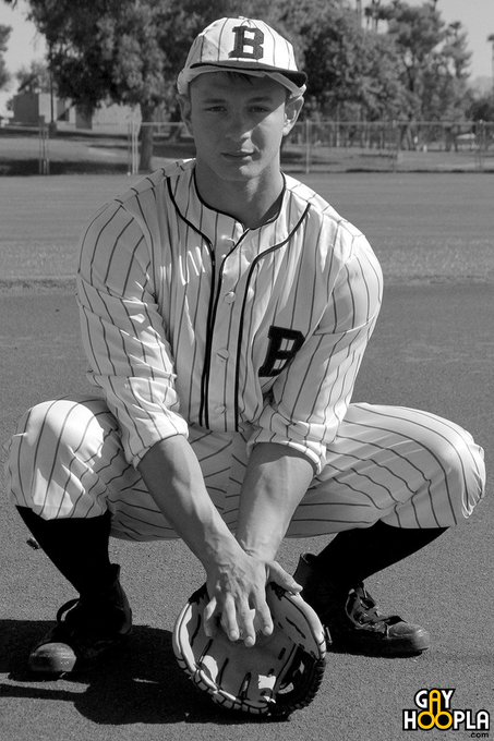 Daniel Carter CLASSICS out tonight. https://t.co/bSbMpnsMpB <-- FULL VIDEO. #gay #sports #baseball #naked
