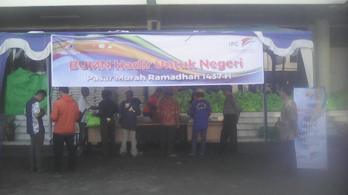 indonesiaport's tweet photo. Kegiatan Pasar Murah IPC dilaksanakan serentak di Jakarta Utara,Sunda Kelapa, Bengkulu,Cirebon,Palembang&amp;Pontianak. https://t.co/BZymDvMrNV