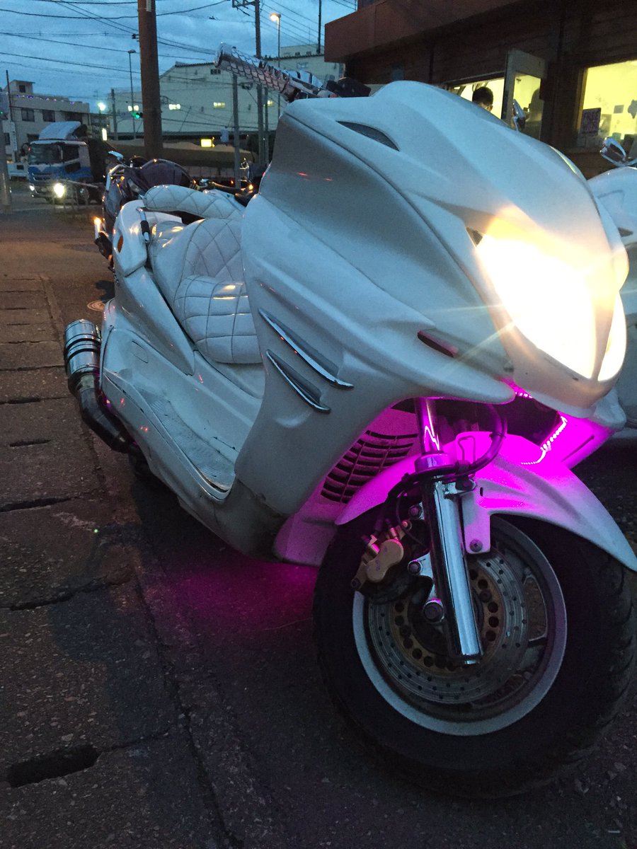 Twitter இல バイク販売 神奈川 超人気 白マジェ フルカスタム パリピギャル 仕様 フルホワイトの車体にピンクledはいやらしさ以外に何を感じますか 更にみんな大好きスピーカー付き エアロも装備で文句なし 特価18 5万で売ります 拡散