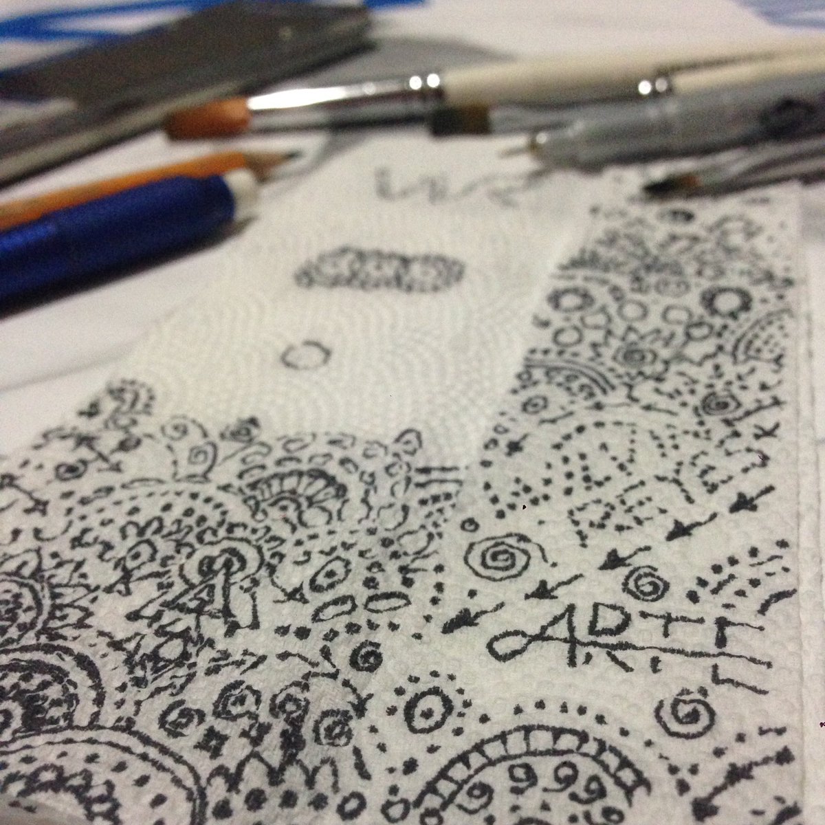 wilvindesign's tweet photo. Simple ilustración de mándalas y dudles...
#artewilvinreyes #dudles #mandalas #draw #illustration https://t.co/5WPeASyohP