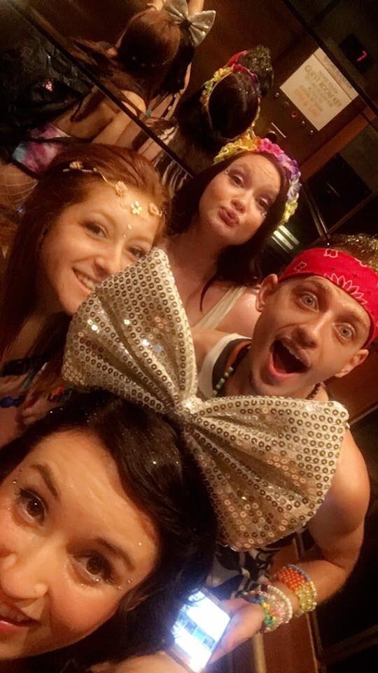 thegingersnapp's tweet photo. Friends that rave together stay together #SAMF2016 take me back ๐ฉ๐ #PLURFamily https://t.co/M1QnwKc7f4