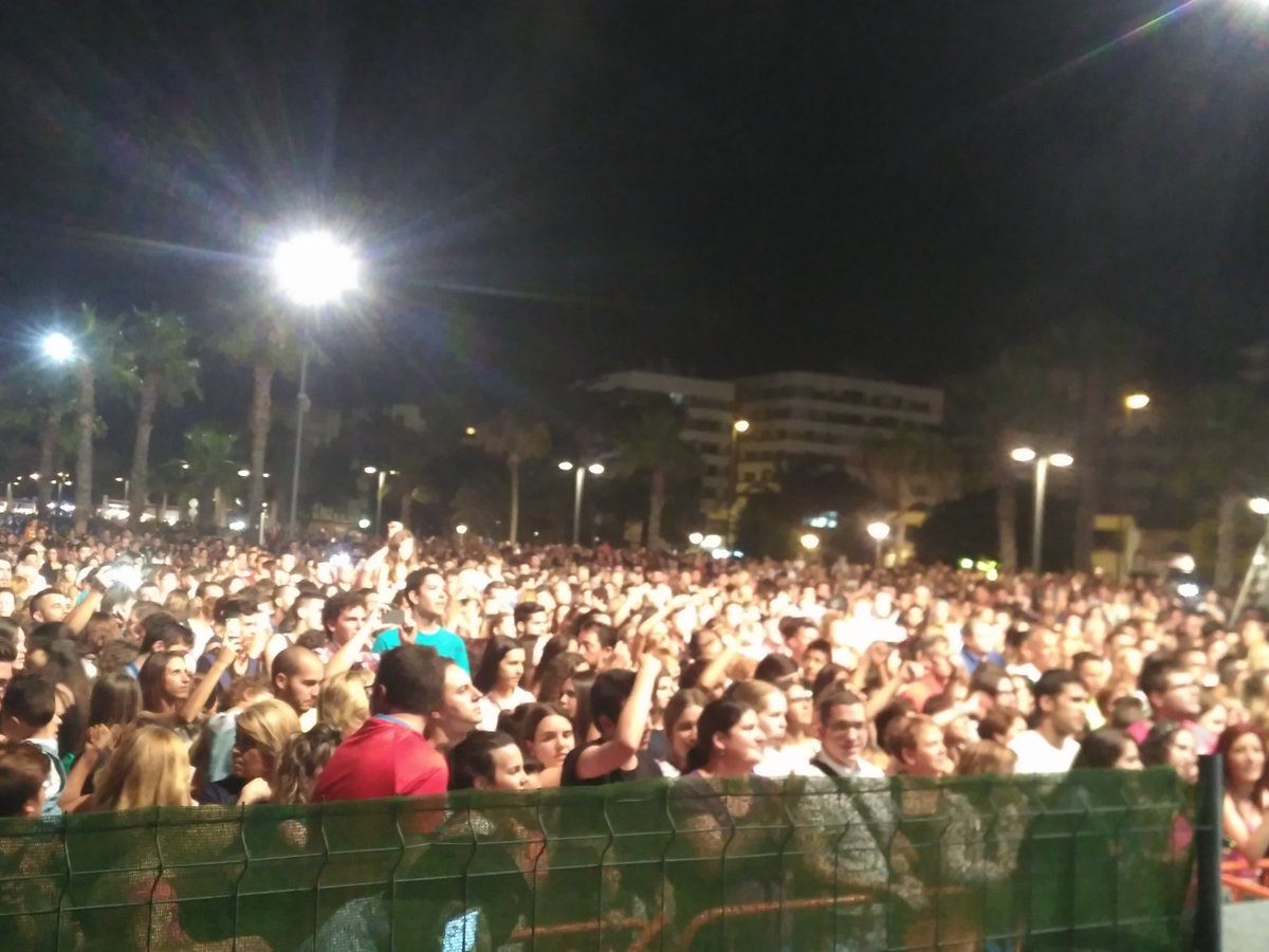 PepiRom's tweet photo. Lleno absoluto! #sanjuan #positivo #grandes @KikoyShara @Sharaoficial @KikoficialSpain https://t.co/O5ZNVD1DCM