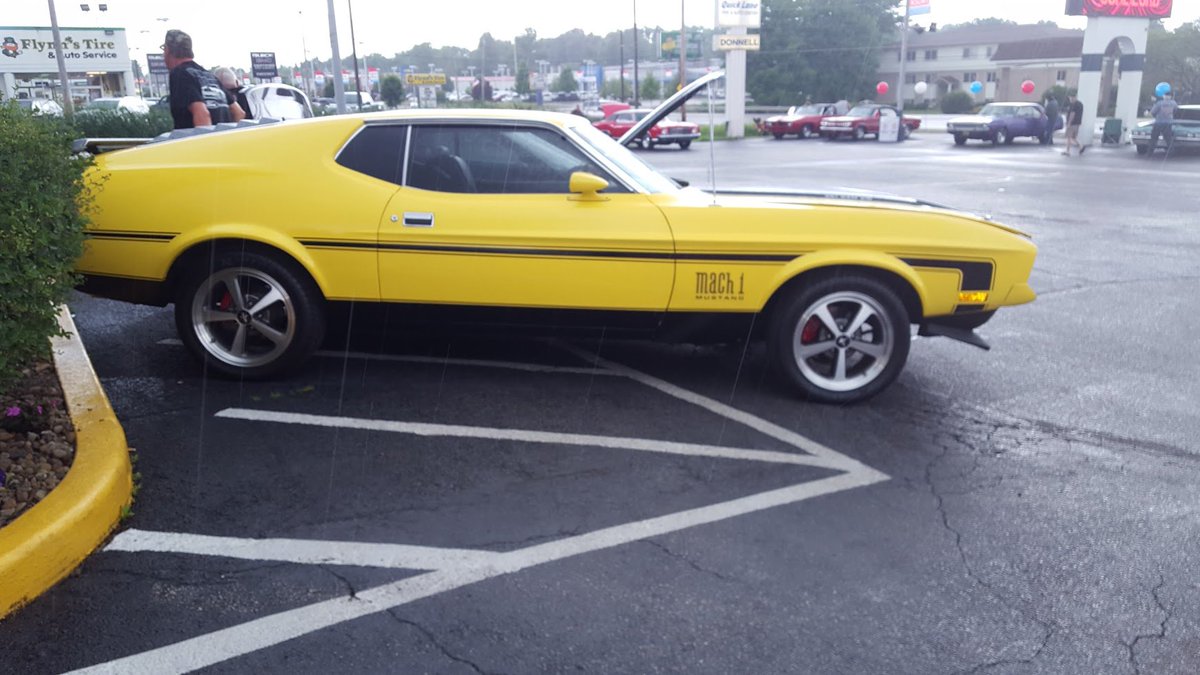 DonnellFord1925's tweet photo. First #CarShow of #Summer2016! #DonnellFord #DonnellDifference #Youngstown #Ohio #KickOff for #SuperNats https://t.co/A4K680DeqI