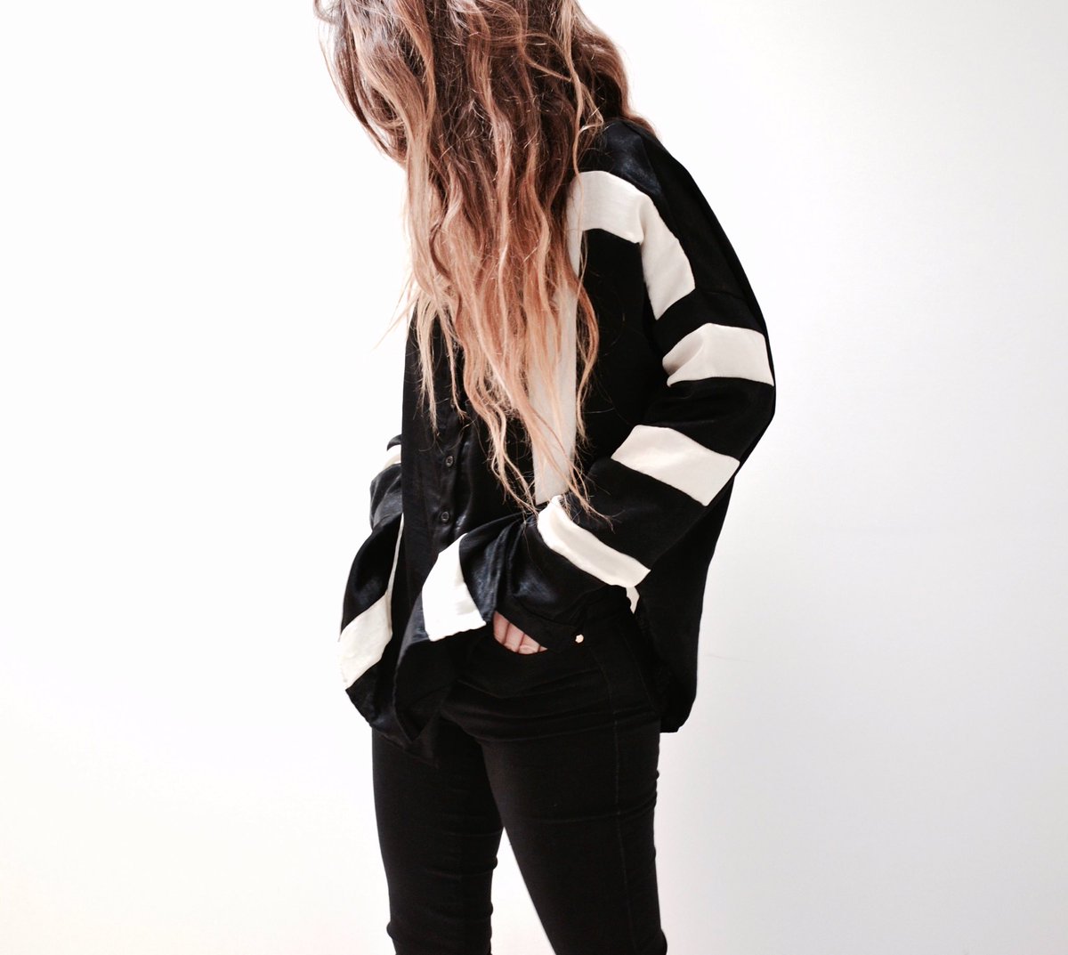 Un look ▪️ B&amp;W ▫️con mucha onda! Inspirate entrando en 👉🏼 lookea.me/martupisani/lo…
#LOOKEA #LOOKEAARG