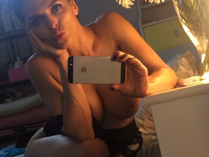 Kisses... hope to get online in the next 2 days :) https://t.co/GmGeS50poC
