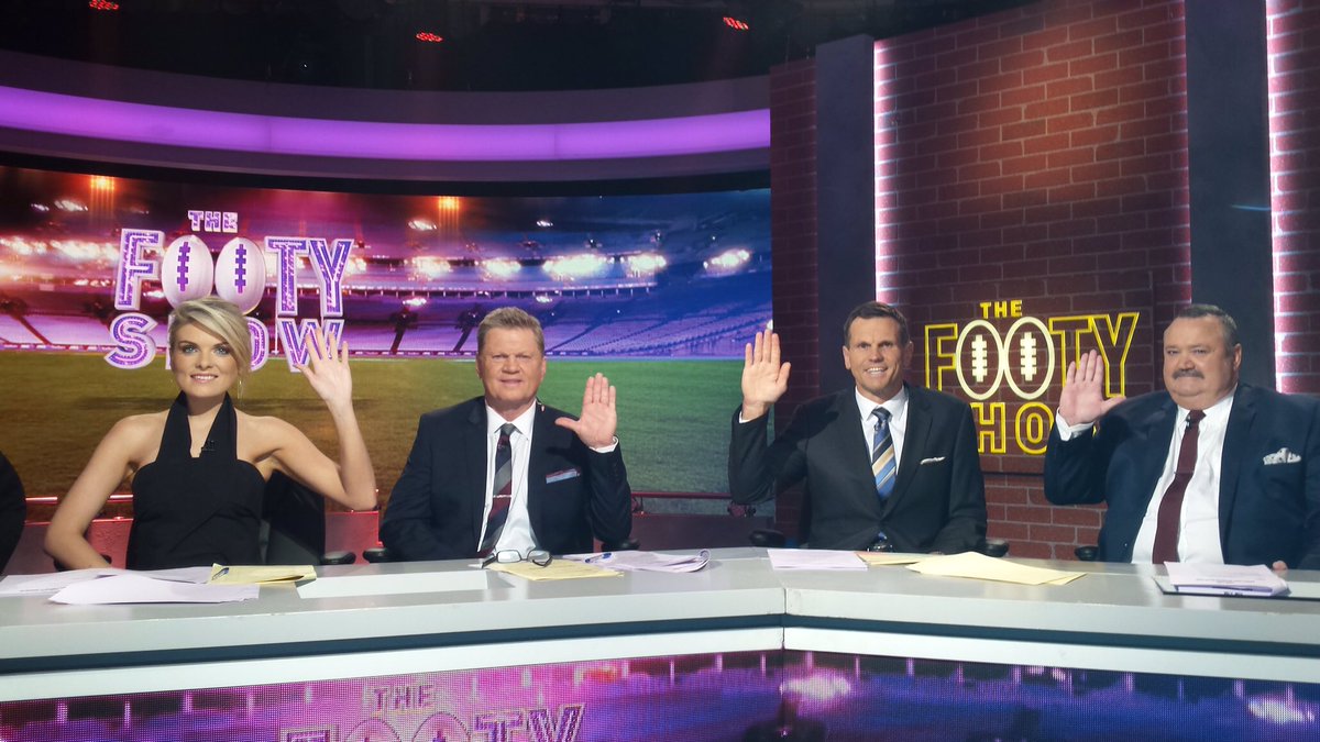 The @NRLFootyShow team put their hands up for concussion research! #nobrainnogame qbi.uq.edu.au/concussion