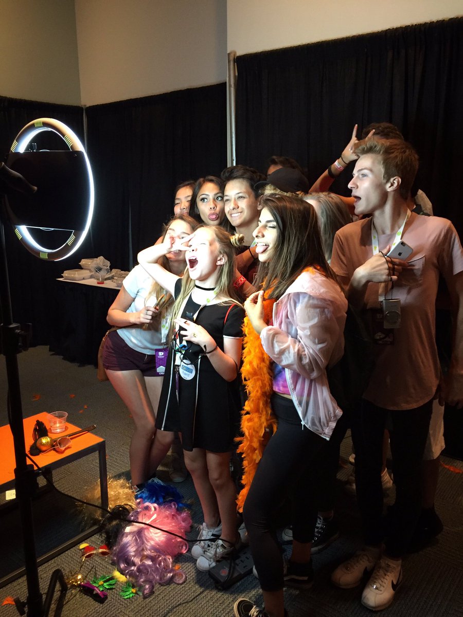 Patreon's tweet photo. How many VidCon creators can you fit in one photo booth?!! #CreateShareRepeat #vidcon2016 https://t.co/HpRW79LT1S