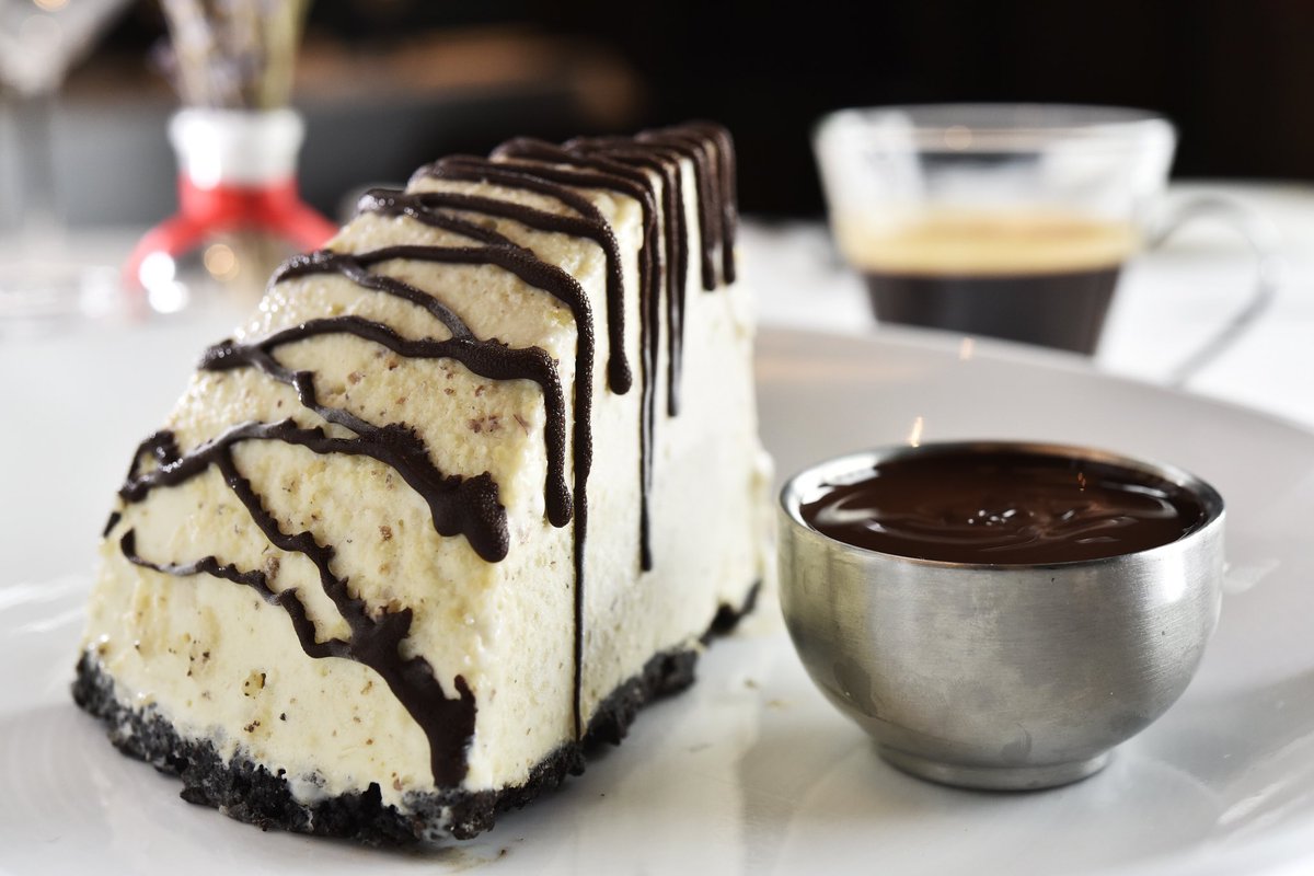 french27_rest's tweet photo. Delicious has a new meaning devour the F-27 Ice Cream Pie. #french #cuisine #dessert https://t.co/NwFxJiiU4r