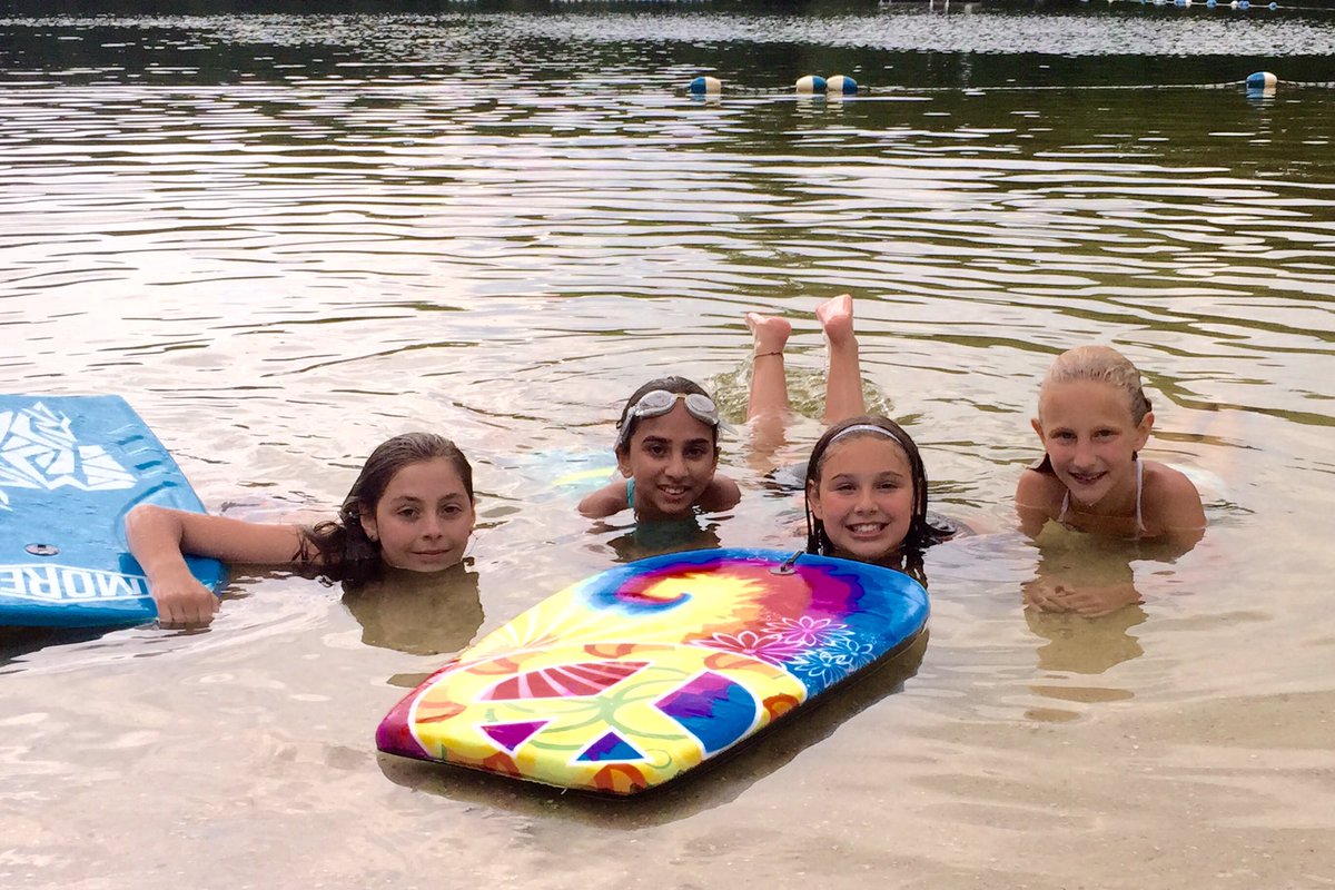 KBP315's tweet photo. DI DAMSLs enjoying the first day of summer at the lake! @IDODI #Boxandball #njdi https://t.co/CfgpBOCVJr