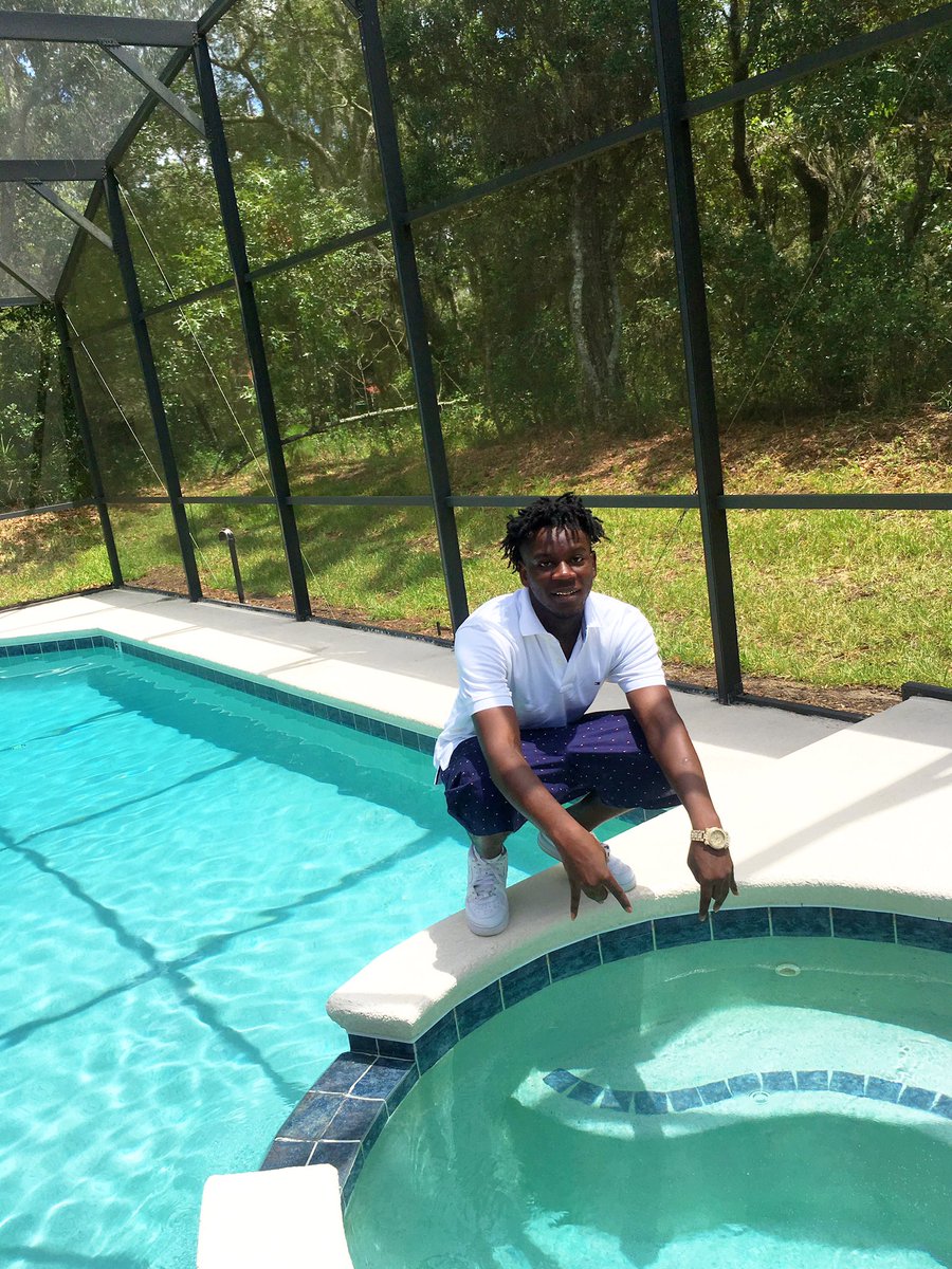 Triple0Sev's tweet photo. Every time they see me they say ball lil nigga😈🤘🏾🏀💰 https://t.co/8jqCeEMQA8