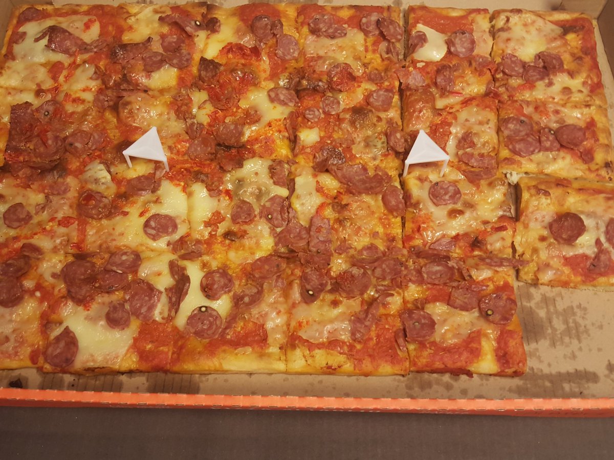 Good till the last slice ~ <a href="/NaRomaPizzaBar/">Joe Spina</a> #Tweetstock16 #Delicious