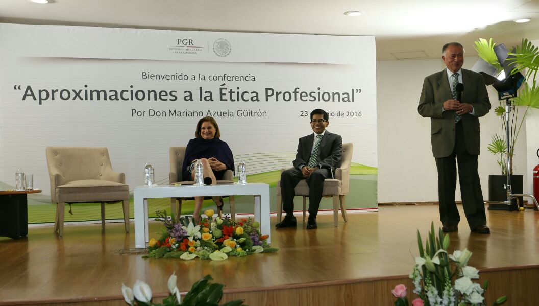 Agradezco la conferencia del Min. en retiro Don Mariano Azuela, sin duda enriquecerá el quehacer de nuestro personal