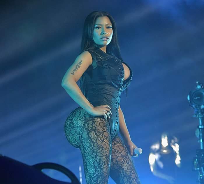 Demitriuswillia's tweet photo. Nikki needs to bring those legs in proportion to those huge ass implants it looks nasty https://t.co/scR95H0hvP