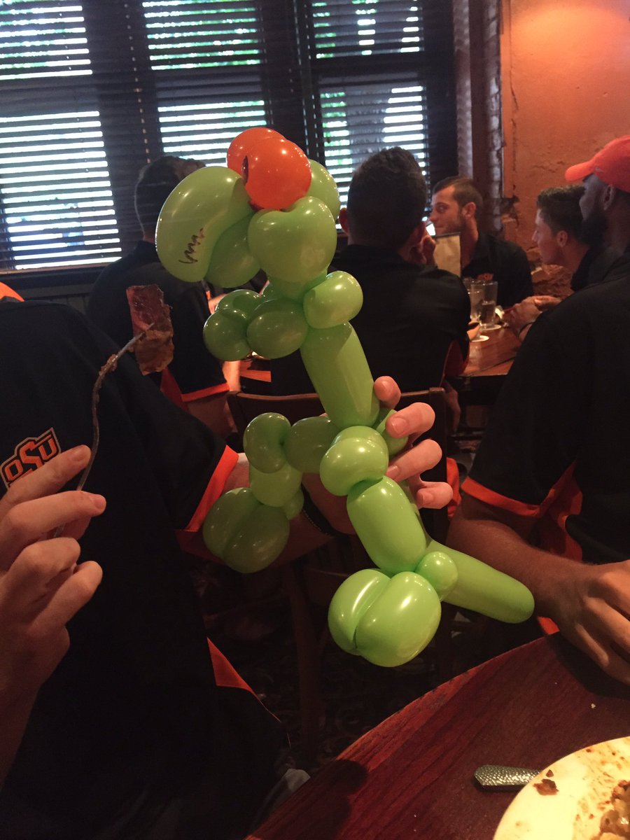 utrop4pokes's tweet photo. The magician made a Utrop for us at dinner tonight! #OmaPokes #CWS https://t.co/T9gTZugN37