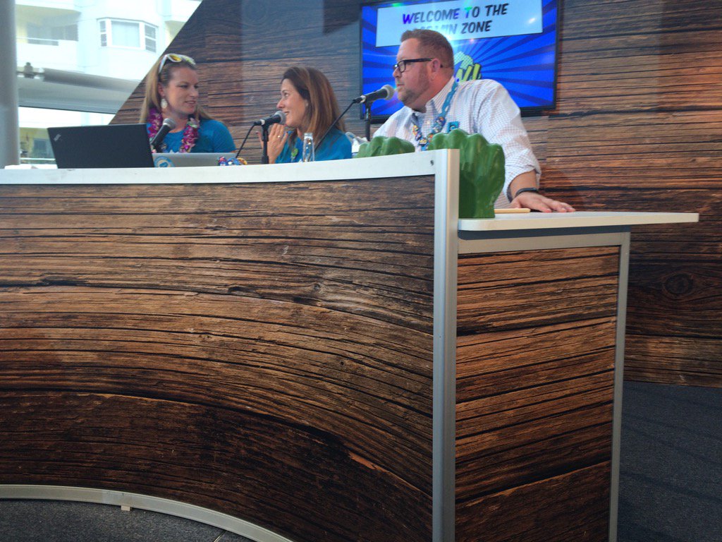 CherFeldman's tweet photo. #TBT @Dreamforce #df14 @MikeGerholdt @ericakuhl @gmadill in the very first #adminzone https://t.co/DbjlU73iq6