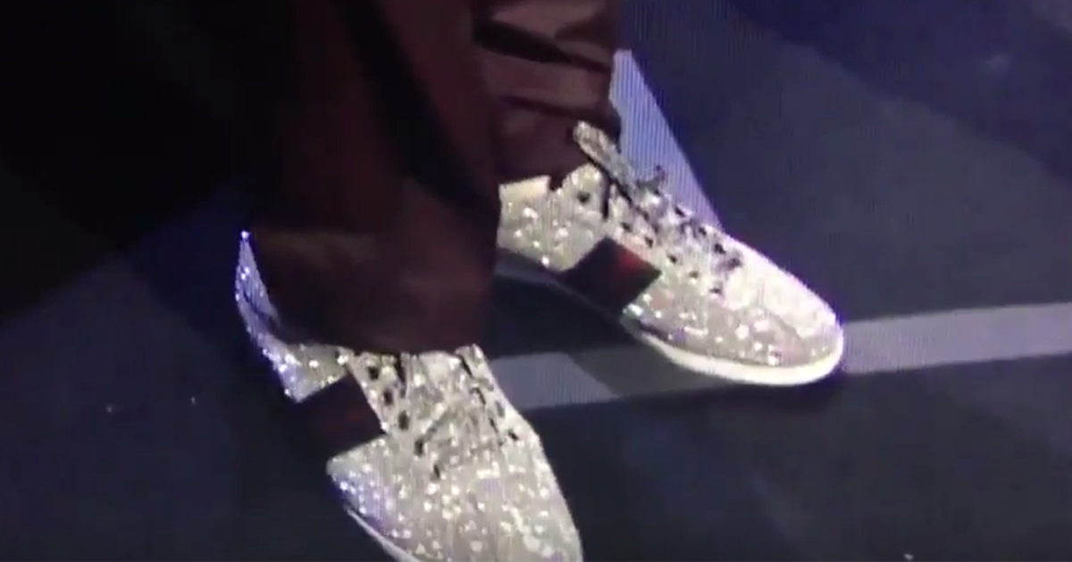 theScore's tweet photo. VIDEO: Wolves' Kris Dunn is rocking some bedazzled Gucci shoes at the #NBADraft. 🔷 https://t.co/RFztgo8yYy https://t.co/akPmpSGQF2