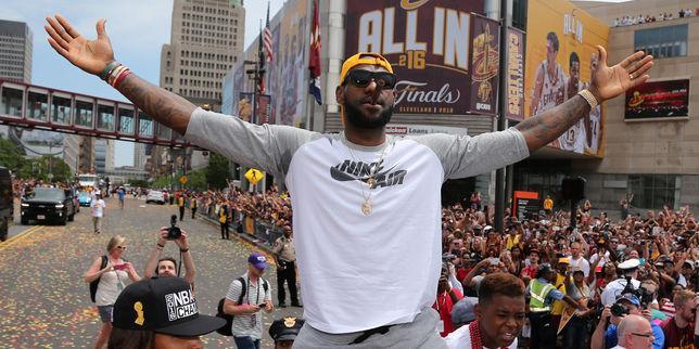 lemondefr's tweet photo. Basket : LeBron James n’ira pas aux JO de Rio avec les Etats-Unis https://t.co/EGO0cjuhp0 https://t.co/r4pTr900pw