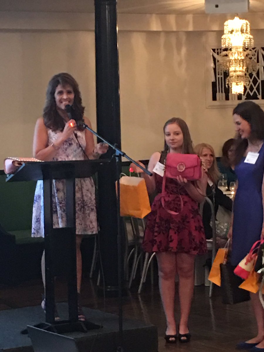 LBochat's tweet image. Here's one of the cute Michael Kors purses! #Handbags4Homes