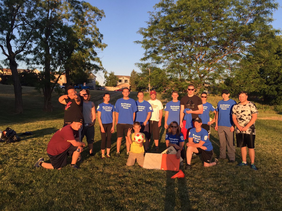 randiminaker's tweet photo. Another great night with @HRPSBurl and @nburlinkton youth. #soccerbaseball #copsvsyouth @ONTrillium @ComDevHalton https://t.co/kA7FtVsc8m