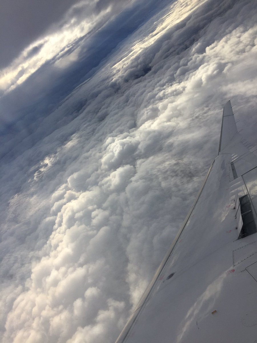 dyodehf's tweet photo. @kyungsoo666_hk le ciel, prendre des photos/vidéos tout tout, le ciel c'est ma vie (cadeau) https://t.co/RSirAVfMts