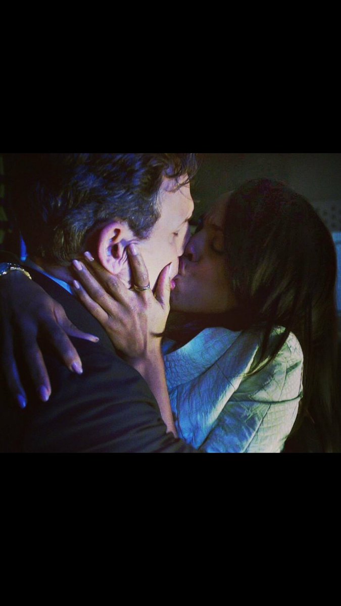 MinTheaFitz's tweet photo. @OLITZ_FINATIC @tonygoldwyn PLEASE bring back the heat of Fitz and Livvie; #OLITZISLIFE https://t.co/XtTWT8vJxJ