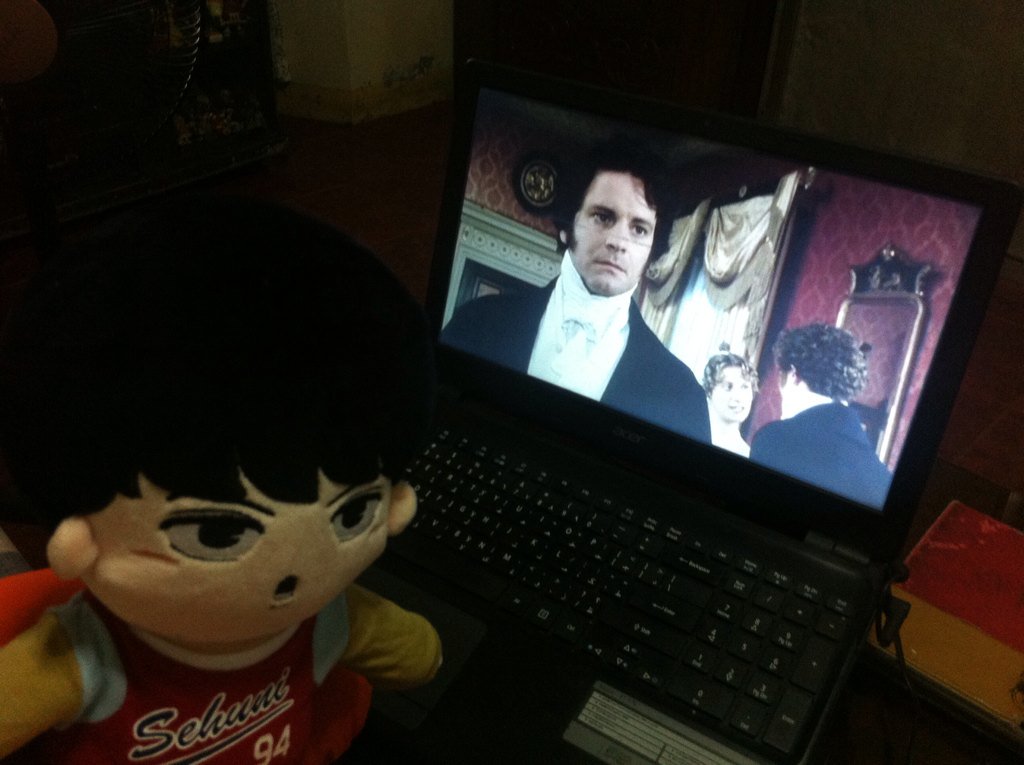 CzaHun's tweet photo. Seni: do you like Mr. Darcy more than dad?
Me: yes.
Seni: can't blame you, mum.
😂😂😂 #exodoll #callmeseni https://t.co/JdTurygP6M