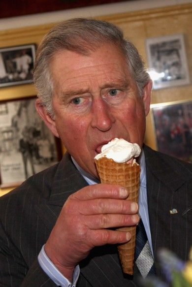 conepose's tweet image. Even this dude with sausage fingers knows how to #conepose now get out there numbskulls