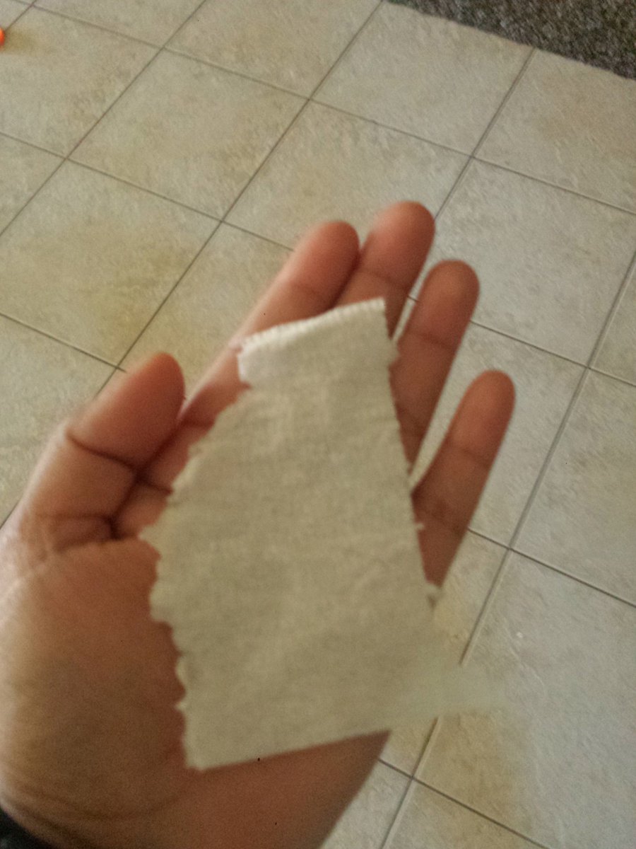 WarriorMomRios's tweet photo. When your 5yr old bring u toilet paper #wow #nopaper #outoftoiletpaper #really #bathroomproblems #mommyproblems https://t.co/WhMpGya8QO