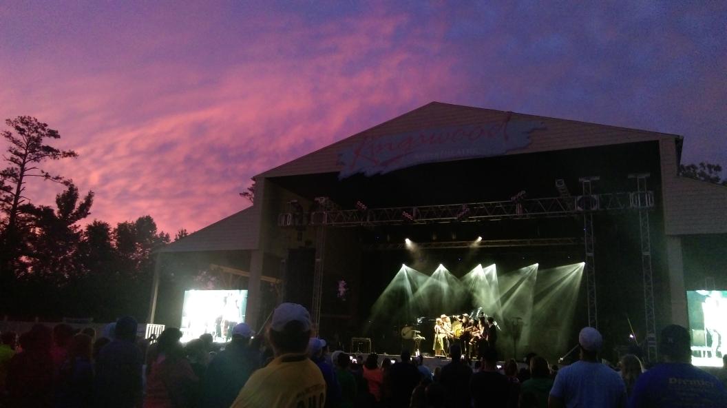 _BeccaB00_'s tweet photo. Beautiful sunset after a stormy evening. 💒😊👐 #Crowder #Kingsfest16 #MrTalkBox  @crowdermusic https://t.co/m47z7eHcDM