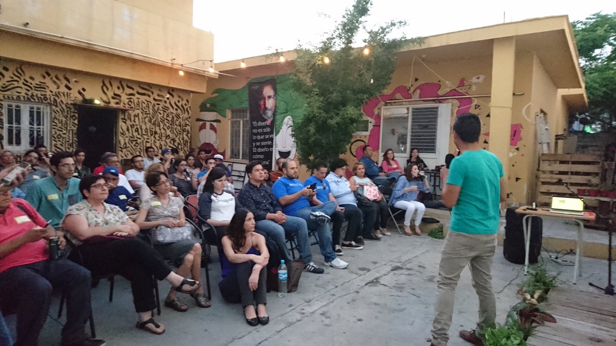 AlejandroHCruz's tweet photo. Que empiecen los pitches en #charlasYCheves @coworkingMty #stayAwesomeMty https://t.co/nnCYkhZAKq