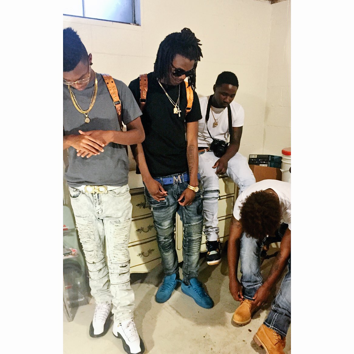 EmanuelDProphet's tweet photo. It's A Flatout Movie Wait On It #MulaMovement 😈🤑💰🐔😤😎💪🏽🤘🏽💯 https://t.co/h9GuZBlBeX