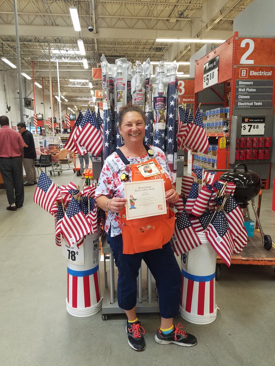 FloodKimberly's tweet photo. Heidi rocking her fourth platinum award @Nichole_Hd @brianwebber3655 https://t.co/Wr9nK80g3y