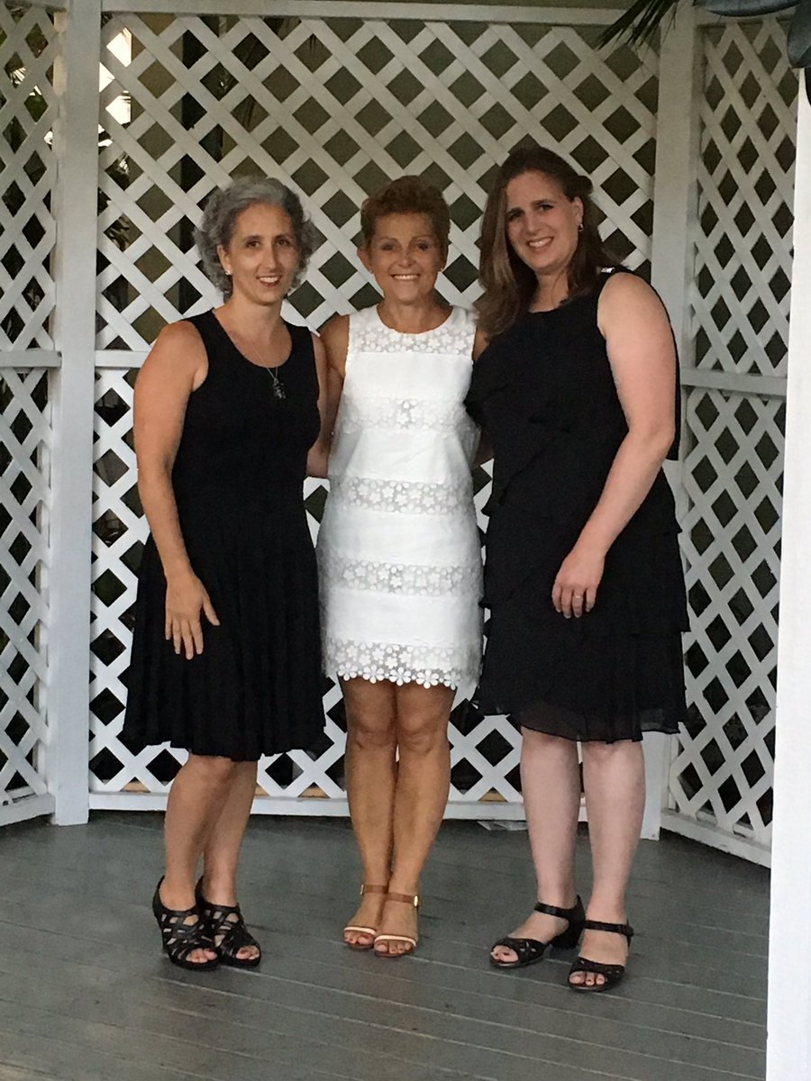 MmeDaleo's tweet photo. #ahs2016prom Congratulations Class of 2016! Vous nous manquerez! A très bientôt! https://t.co/5GpdBgpl4o