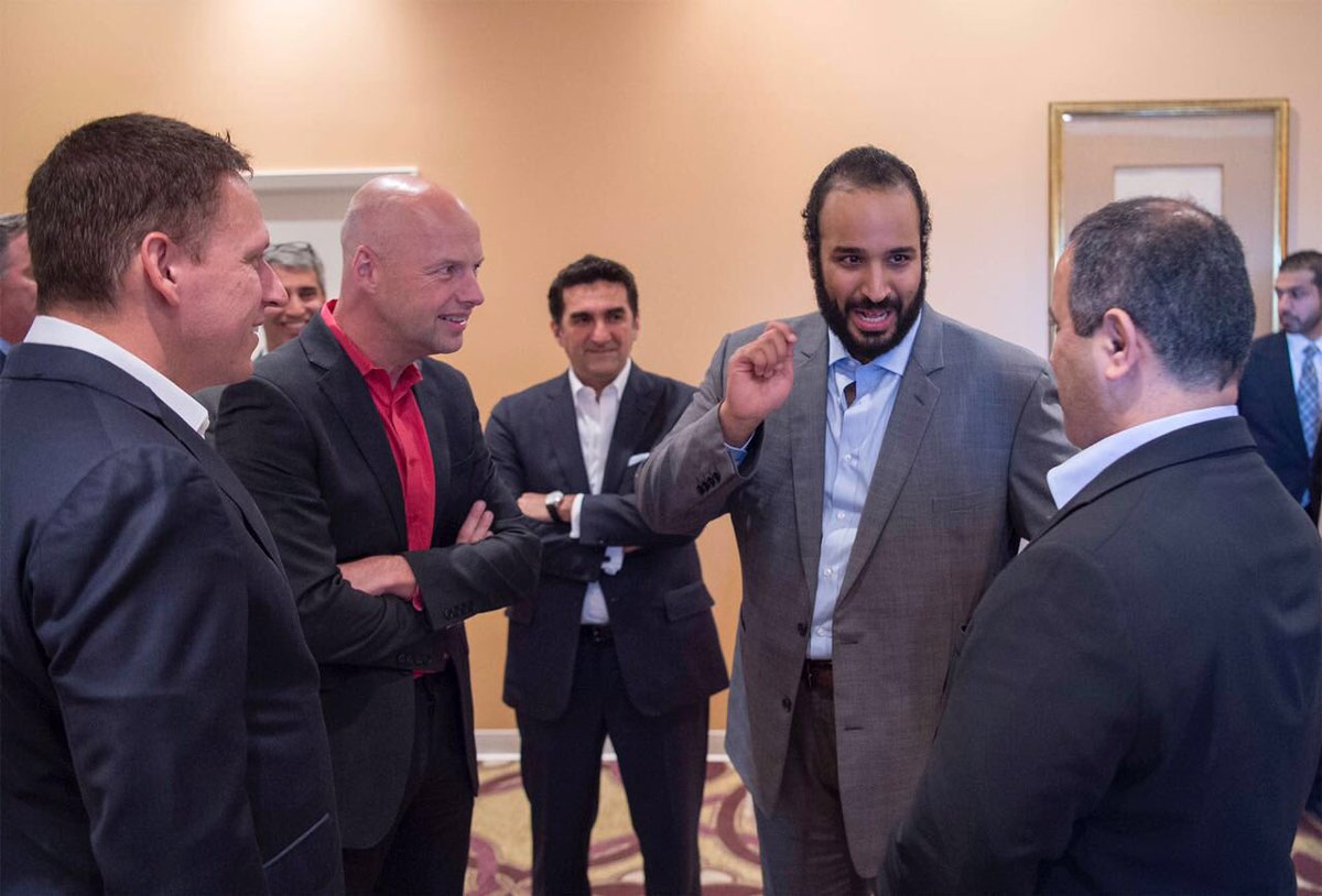 Badermasaker's tweet photo. سمو #ولي_ولي_العهد الأمير #محمد_بن_سلمان يحضر حلقة نقاش مع عدد من رواد الابتكار في الولايات المتحدة الأمريكية. https://t.co/GYS8swOnKt