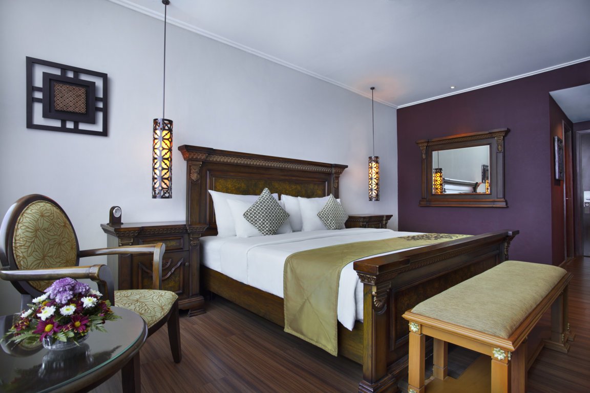 Pesan sekarang &amp; menginap saat weekend di The Royal Surakarta Heritage. Info lanjut klik di ow.ly/tPca30175Ck