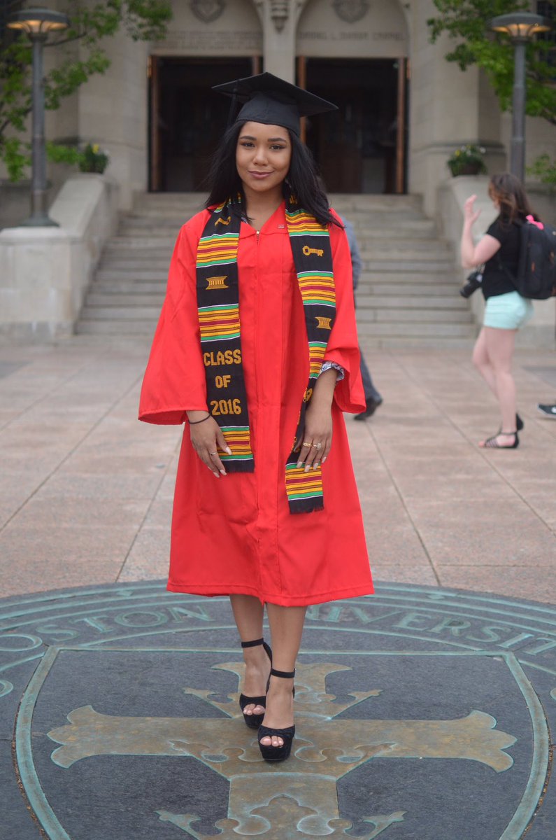MarisaSyd's tweet photo. Stomped on the seal then had a photo shoot #BU2016 #tbt https://t.co/Cfs0OPJzth