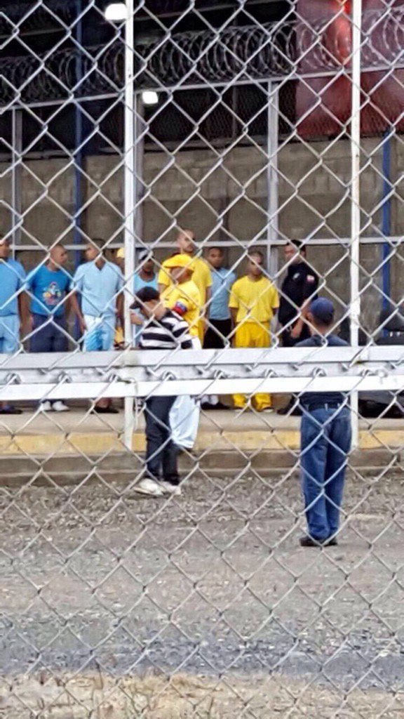 alfredoromero's tweet photo. #22J: Jueces fiscales inefectivos para combatir delincuencia pero efectivos para detener arbitrariamente disidentes. https://t.co/BKtoca7492